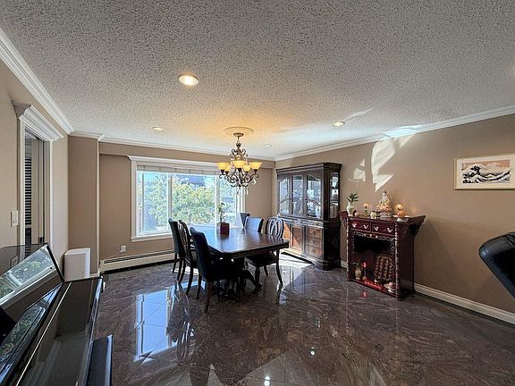 3rd image of 5885 Lincoln St