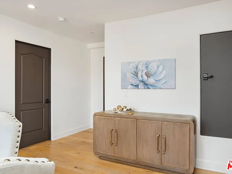 10523 Ashton Ave #301 — Photo 16