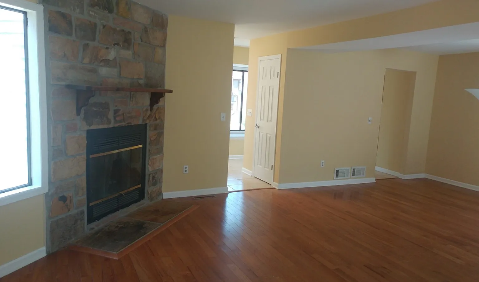 3 bed, 2.5 bath, 1485 sqft, $3,100 — Photo 2