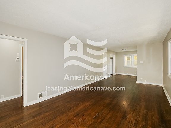 843109_003_living_room_3.jpg
