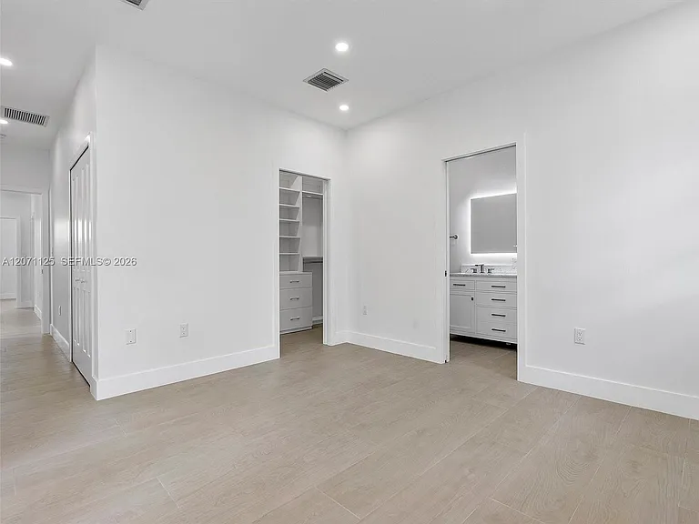 112 Florida Ave — Photo 20
