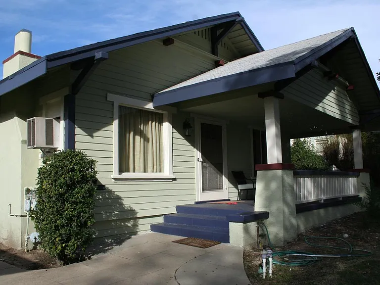 N Sierra Bonita Ave — Photo 1