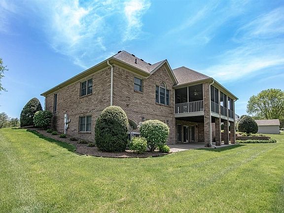 5th image of 550 Saint Andrews Dr
