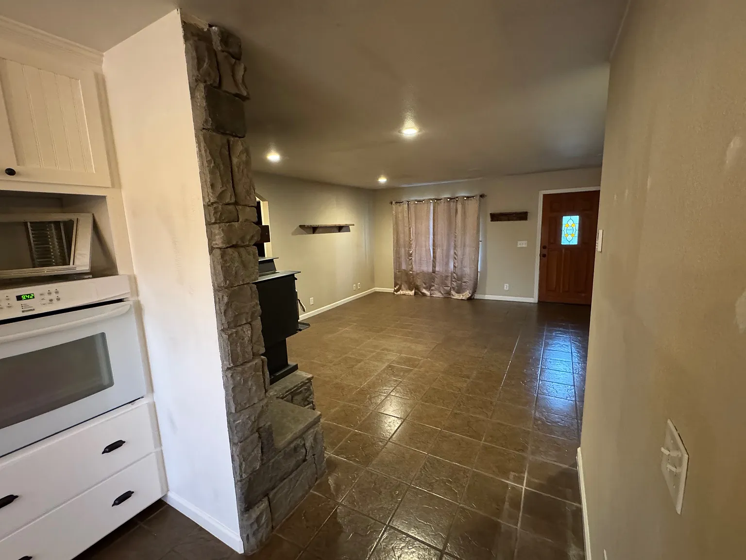 545 Gardner Ln photo 1