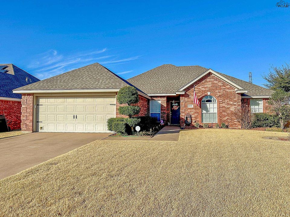 1st image of 4806 Pinehurst Dr