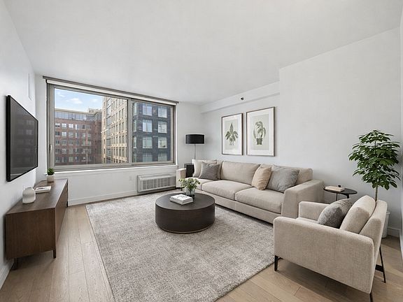 3rd image of 15209 88th Ave APT 406