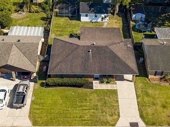 3rd image of 410 Cascade Dr