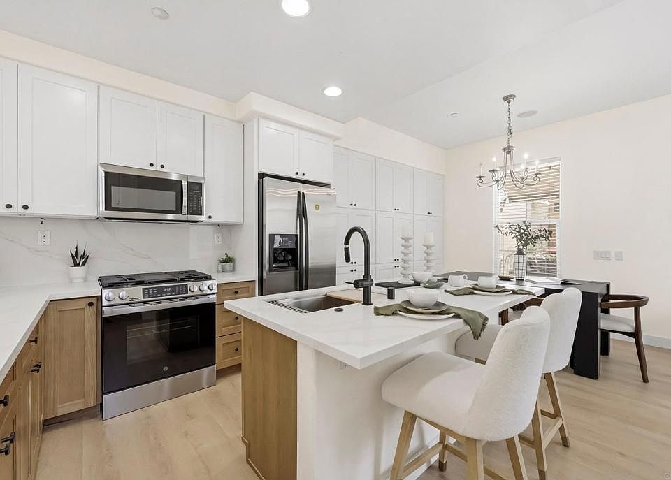 1st image of 2725 Villas Way
