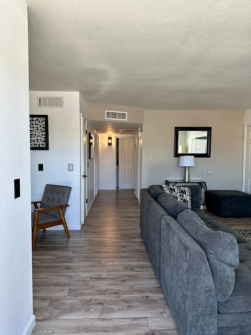 Coming early September. Unfurnished, long term — Photo 3