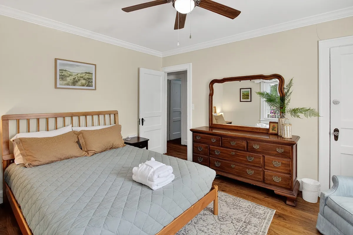 4 bed, 1404 sqft, $4,200 — Photo 3