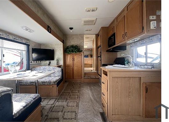 5th image of 16811 Saticoy St Space 5