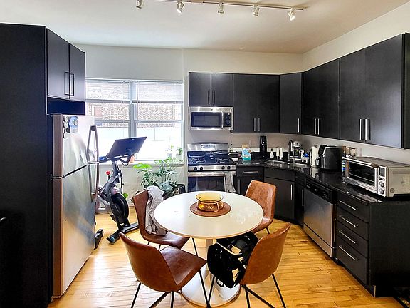 4th image of 945 N Western Ave APT 2F