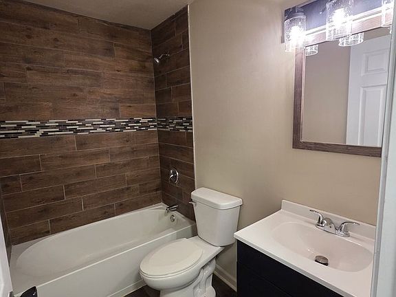 4th image of 196 Flintridge Dr APT 2