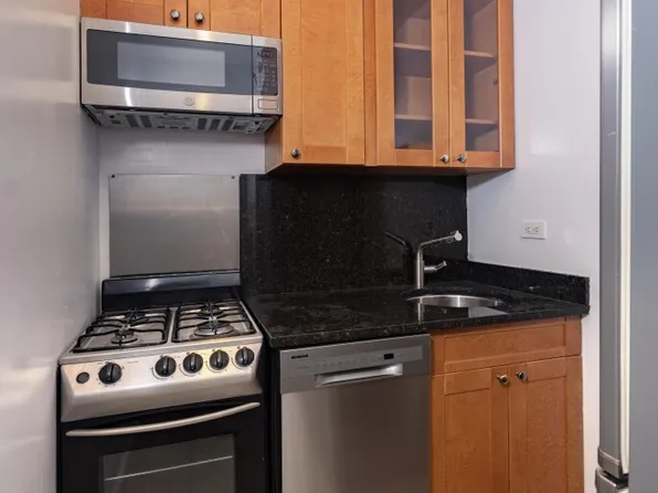 101 West 55th Street image 3 of 15