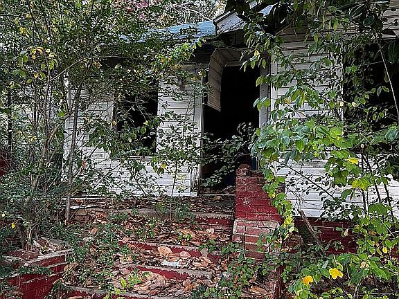 3rd image of 604 Kirby St