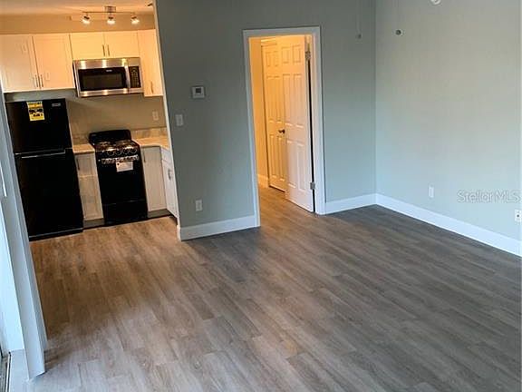 4th image of 523 Georgetown F Dr