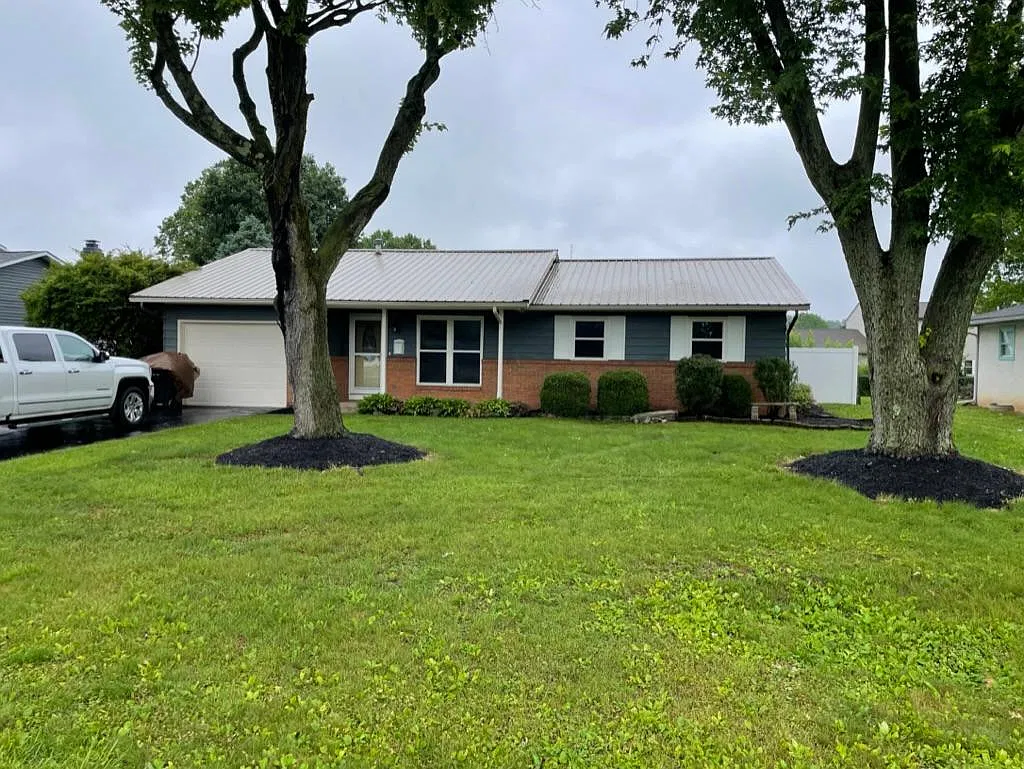 1818 Reddington Rd — Photo 1