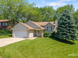 251 Easy St, Somonauk, IL 60552