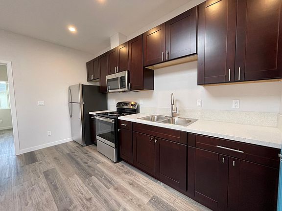 4th image of 2187 Everett Ave #9
