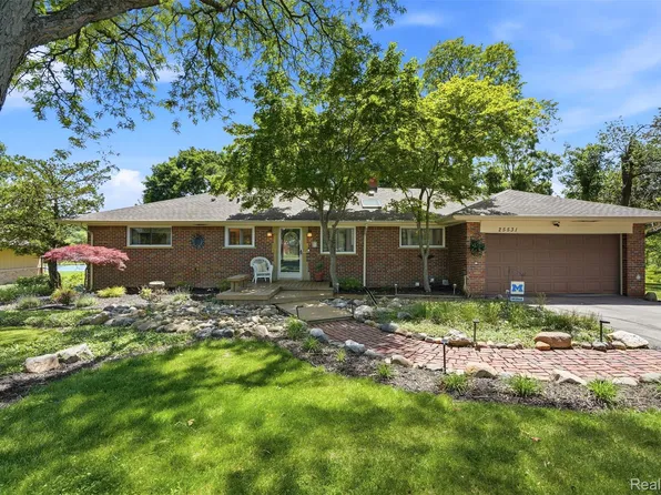 25531 Crystal Spring Ct, Farmington Hills, MI 48336