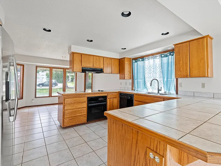 212 Edgewood Dr — Photo 9