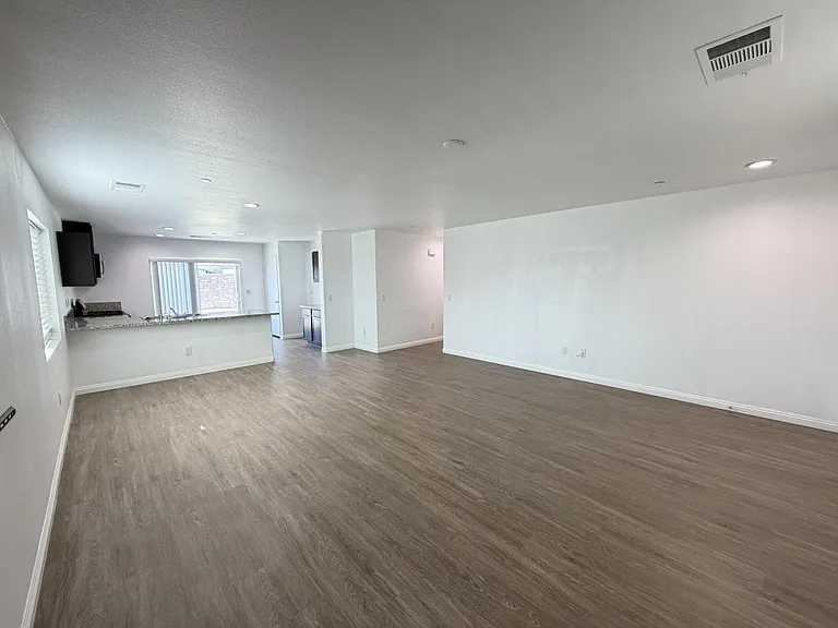 505 Cindy Ct — Photo 2