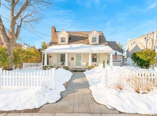 25 Old Mill Rd, Merrick, NY 11566