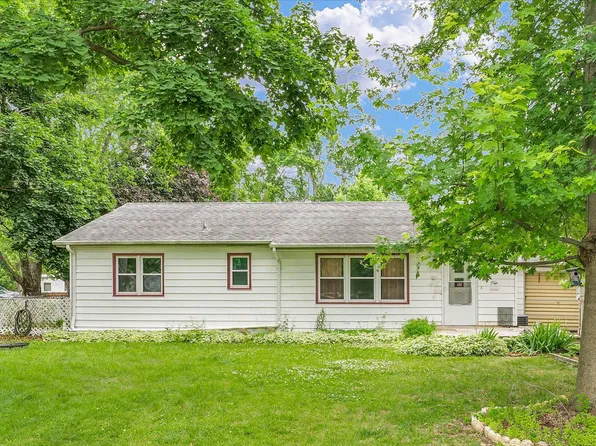 10 Park Lawn St, Paxton, IL 60957