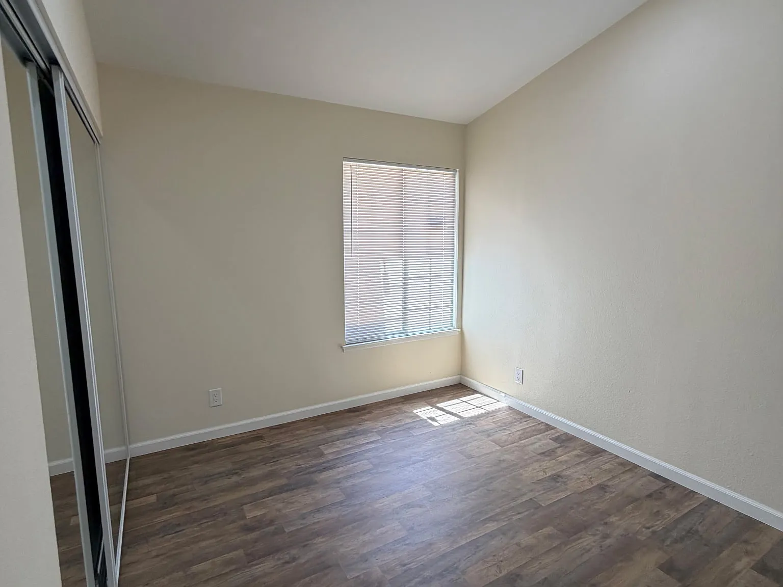 3 bed, 1056 sqft, $1,900 — Photo 3