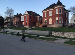 2433 Tracy Ave, Kansas City, MO 64110