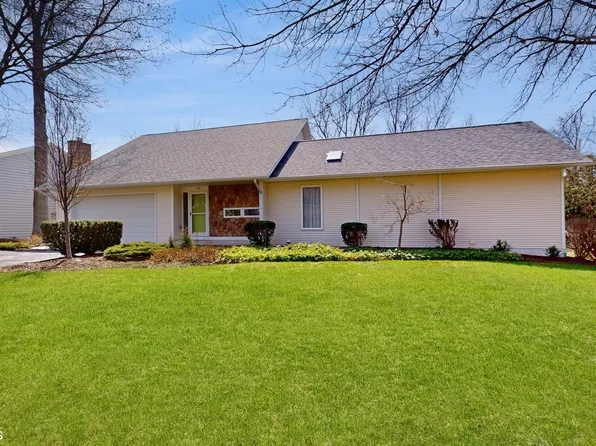 537 Wiswell Dr, Williams Bay, WI 53191