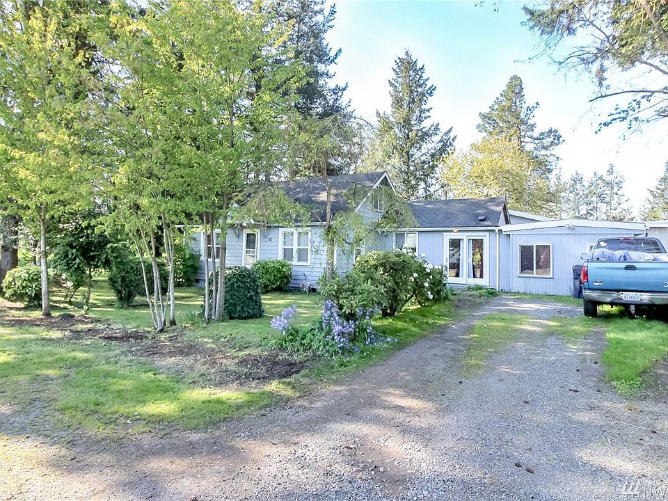 Welcome home! Large level corner lot is hard to find!
