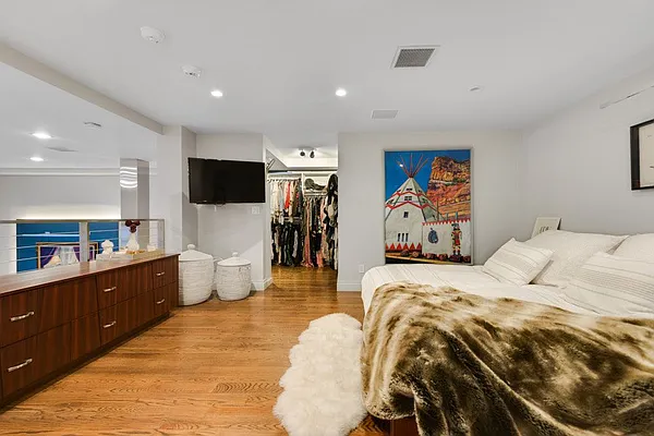 Sold by Bold New York | media 10