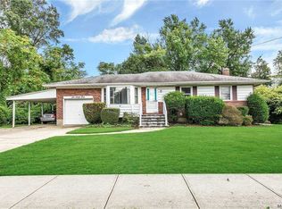 665 Woodbury Rd, Syosset, NY 11791
