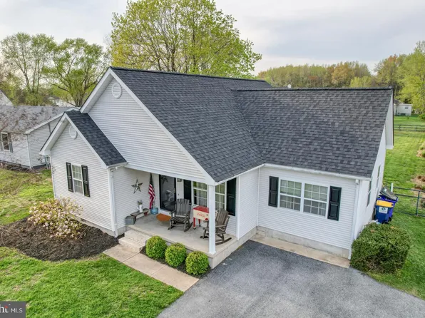 415 W High St, Felton, DE 19943