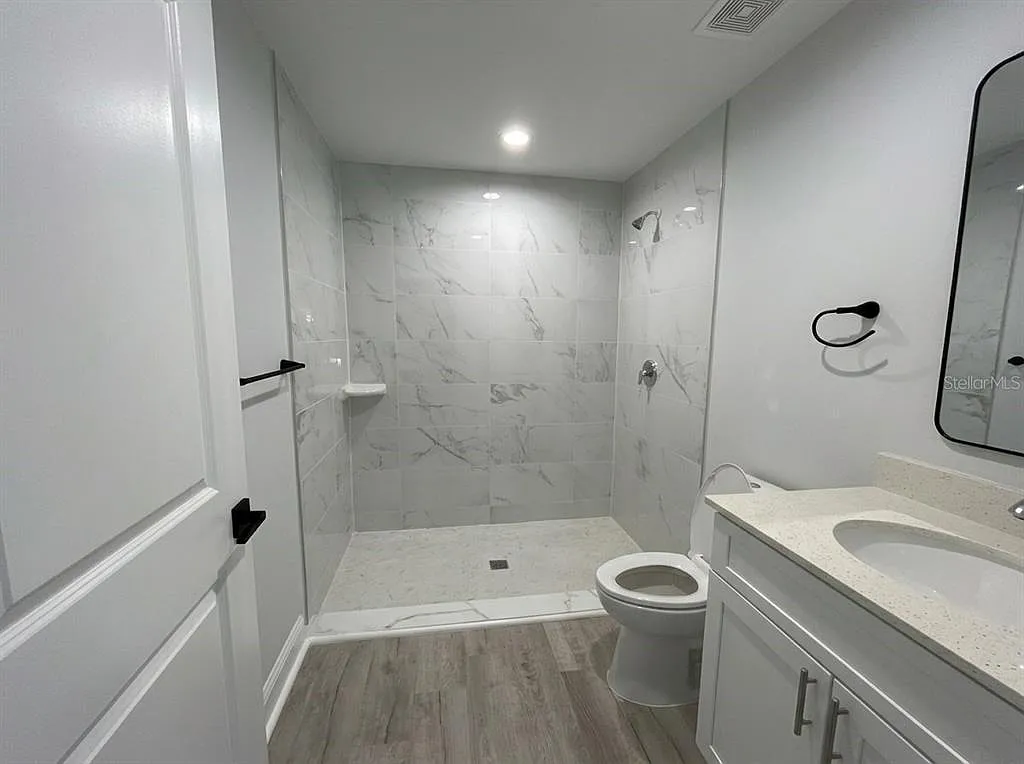3 bed, 2.0 bath, 1011 sqft, $1,697 — Photo 4