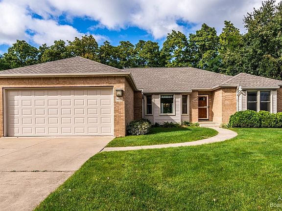 2nd image of 1461 Maplewood Dr