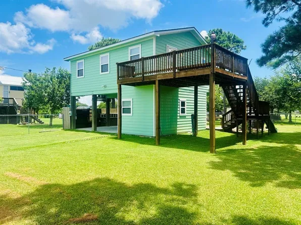 1025 14th St, San Leon, TX 77539