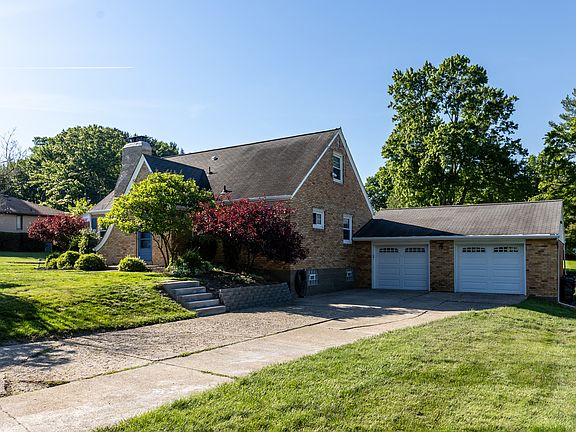 2 car garage with long driveway