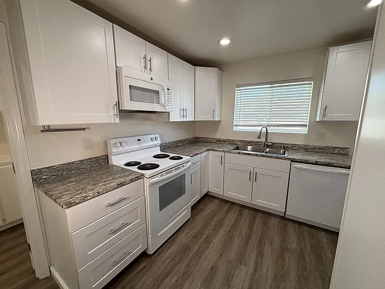 SDC T 821 — Photo 3