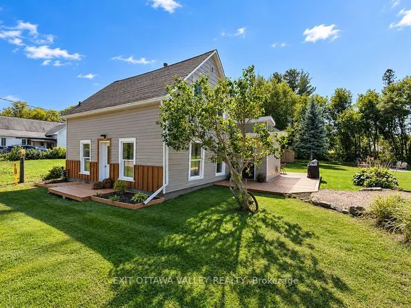 733 Calvin Rd, Whitewater Region, ON K0J 1Y0