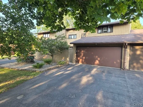 3162 Burrwood Dr, Baldwinsville, NY 13027