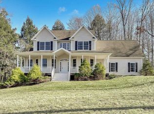 17 Carrington Ct, Salt Point, NY 12578