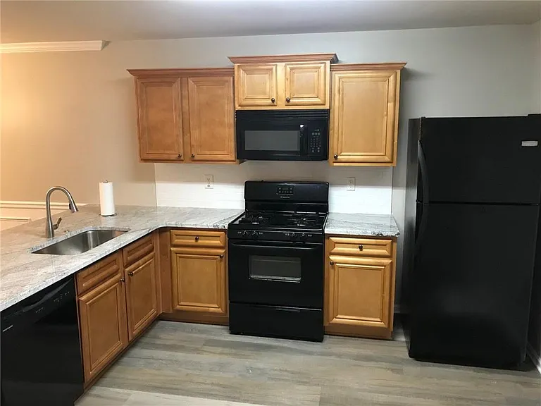 322 Hidden Creek Ln — Photo 16