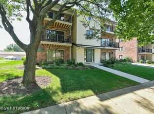 2709 Creek Dr #6, Woodridge, IL 60517
