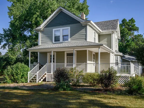 224 1st St E, Center, ND 58530