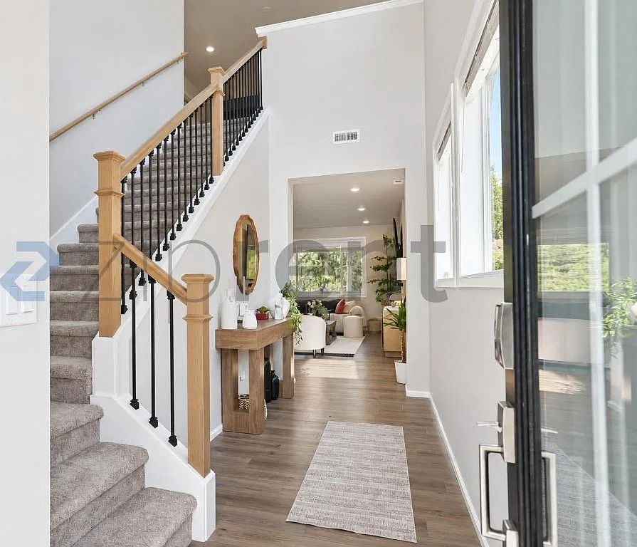4 bed, 2500 sqft, $4,990 — Photo 3