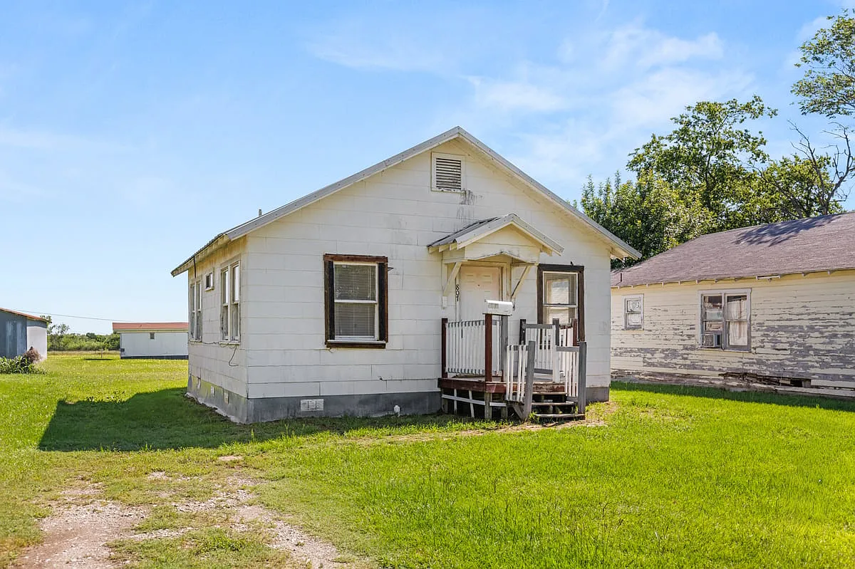 807 W Sabine St - 807 W Sabine — Photo 2