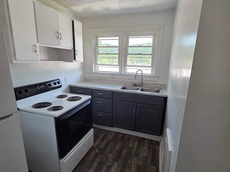 402 Walnut St — Photo 7