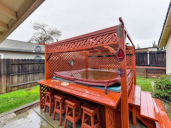 3rd image of 9812 Bexley Dr